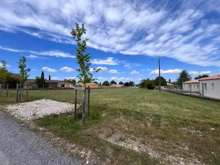 vente terrain 1003 m² à barret (16300)  56 000 €