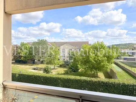 sur jardin sans vis à vis  4 pièces de 80m² avec balcons et parking