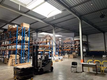 entrepot bureaux 3800 m² a vendre a jossigny