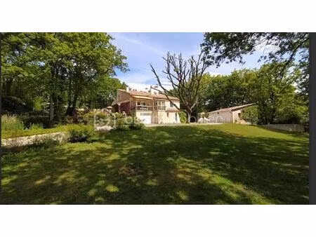 maison 230 m² 3 appartements   1 t4  1 t2  1 studio sur 3500 m² de terrain