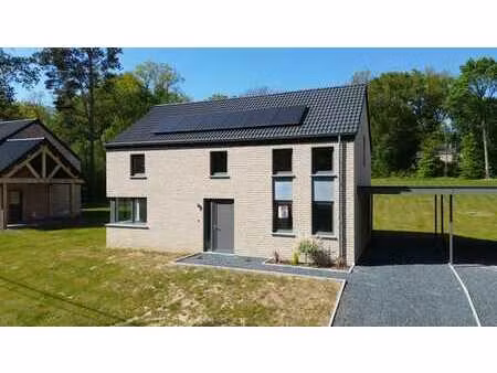 maison 4 façades – 3 chambres / 1 bureau – cadre verdoyant