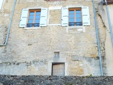vente secteur lons-le-saunier (39)  maison en pierre à vendre de 131 m²  2 chambres  garag