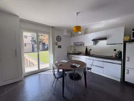 appartement f2 meublé - 44m² - balcon et parking