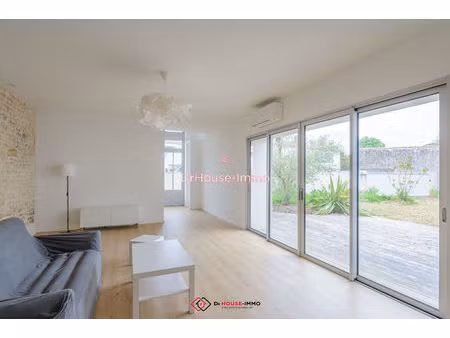 maison de ville charentaise 6 pièces 183 m² avec jardin.