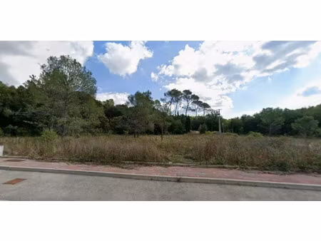 vente terrain 2065 m² à méounes-lès-montrieux (83136)  205 000 €