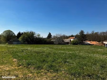 terrain constructible viabilisé 870m²