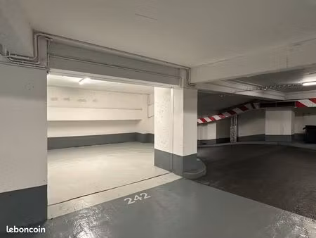emplacement de parking couvert — montmartre / damrémont 18ᵉ