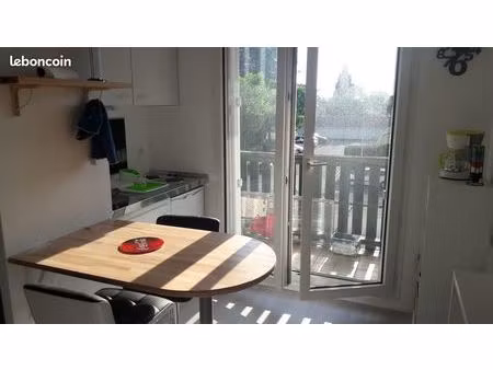 agréable studio meublé avec balcon et stationnement – secteur fac et lycée st dominique