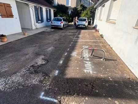 place de parking sainte savine / proche gare