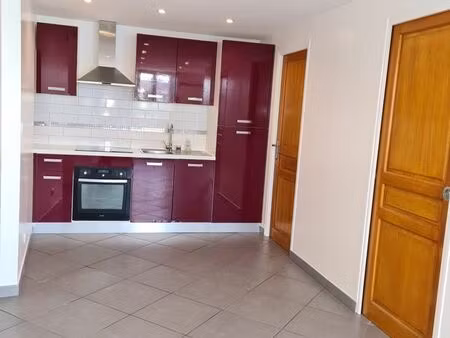 studio 30 m² lumineux en bord de seine – montereau-fault-yonne