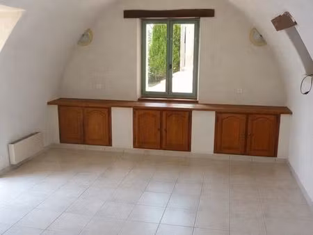 location logement mitoyen non meublé en rdc de 80m²