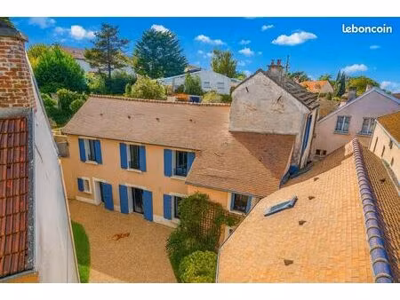 maison 7 pièces 238 m²