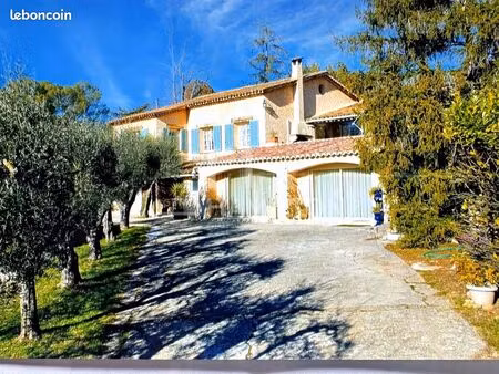 villa 6 pièces 215 m²