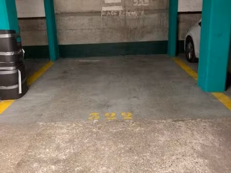 parking 16 m² paris