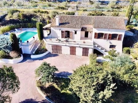 villa 6 pièces 220 m²