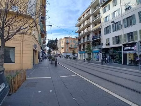 local commercial 273 m² nice