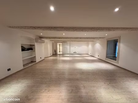 local 160 m² nice