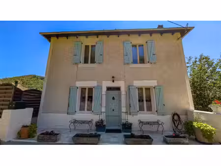 maison de village rénovée avec jardin  garage et trois chambres