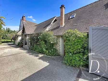 ensemble immobilier de charme constitué d'une maison principale