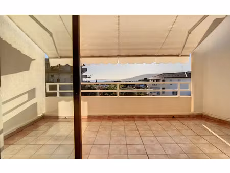 location appartement  m² t-3 à antibes  1 490 €