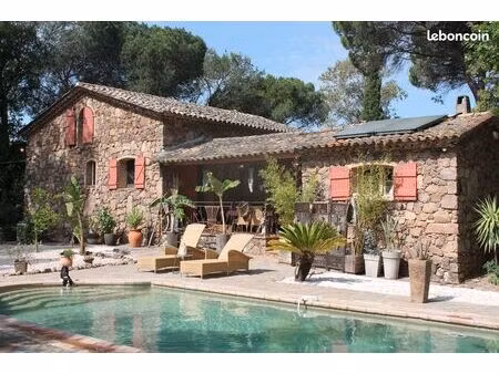 un coin de paradis avec vue dominante-mas en pierre avec fort potentiel (famille  locatif 