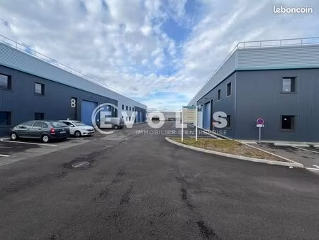 local d'activité 1 141 m²