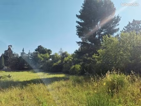 terrain 1 000 m² brignoles