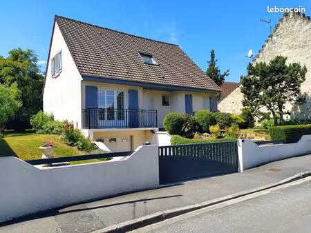 maison. 6 pièces . pasly .130 m2