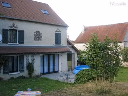 maison briarde avec jardin et dépendance