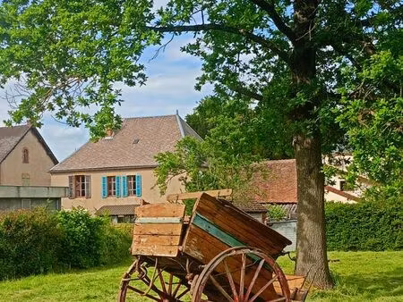 vends maison 240 m2 avec dependances et terrain de 1660 m2 en auvergne