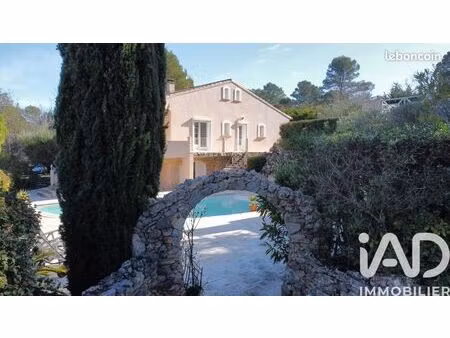 maison 5 pièces 218 m²