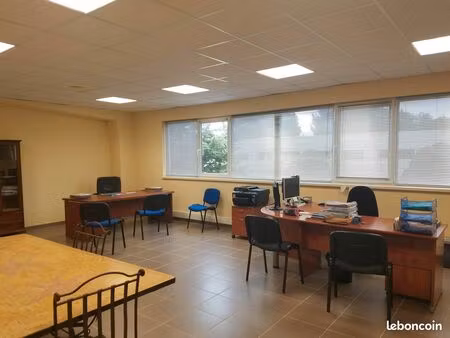 à louer ou à vendre – ensemble immobilier professionnel avec entrepôts et bureaux