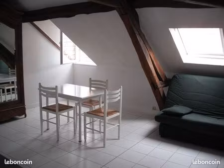 beau studio de 34 m2 très logeable (dont 19 m2 loi carrez)
