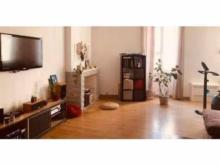 location maison à castets-en-dorthe (33210) : à louer / 170m² castets-en-dorthe