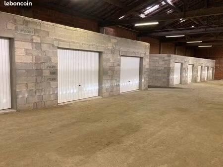 box garage 13m2 100% sécurisé dans entrepôt