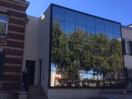 local professionnel 58 m² avec place de parking attenante