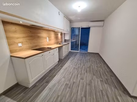 t2 60m2  1 chambre  climatisation  cours intérieure privative 30m2  rénovation récente