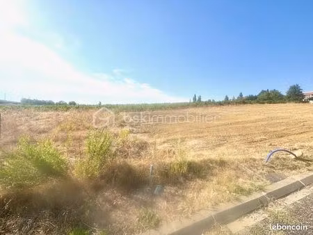 terrain 1 109 m² routier