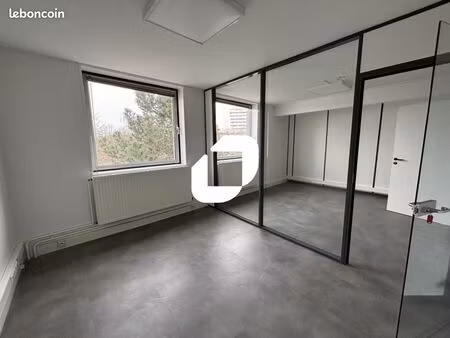 bureaux 74 m²