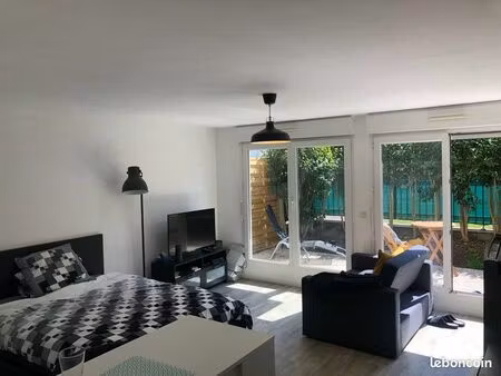 studio lumineux 31m2 avec extérieur