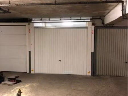 box fermé et sécurisé 15m2