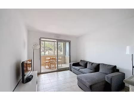 location appartement  m² t-2 à antibes  753 €