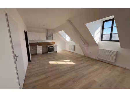 location appartement  m² t-2 à laon  620 €