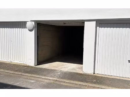 location stationnement  15 m² t- à châtillon  130 €