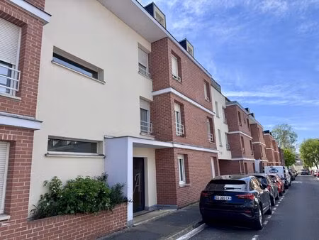 la hotoie : appartment t3 avec terrasse et garage