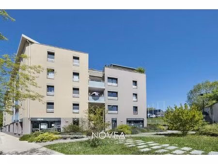 neuville centre - t2 avec extérieur privatif et parking privati