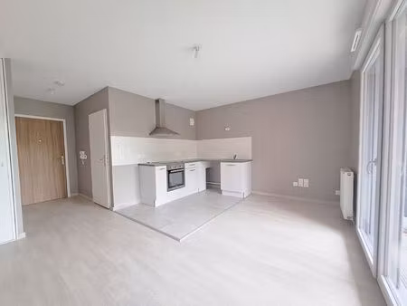 appartement t1 - grand balcon - proche commerces- st apollinaire