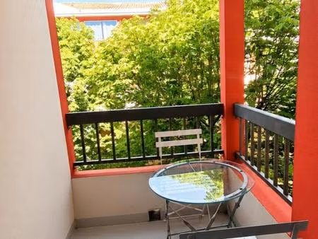 studio meublé lamalou-les-bains avec balcon