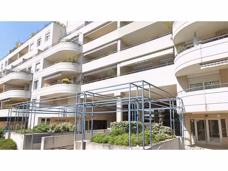 garage fermé - rue guilloud