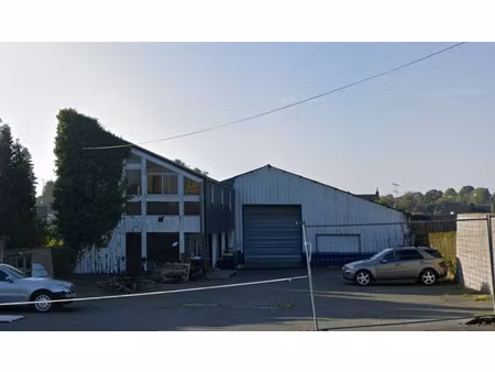 à louer local commercial de 1 000 m2 disponible septembr